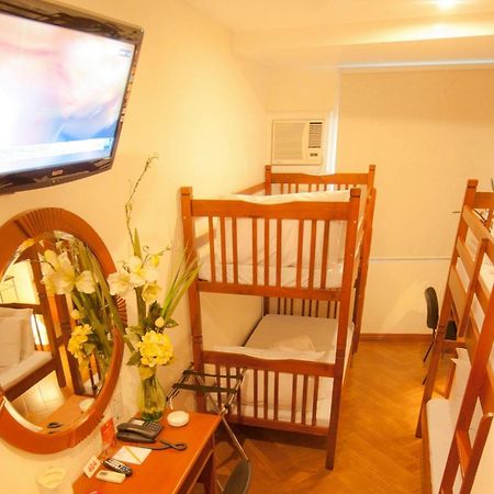 Townhouse Oak Avitel Hotel Near Osmena Highway, Pnr Pasay Station, Metro Manila Makati City ภายนอก รูปภาพ