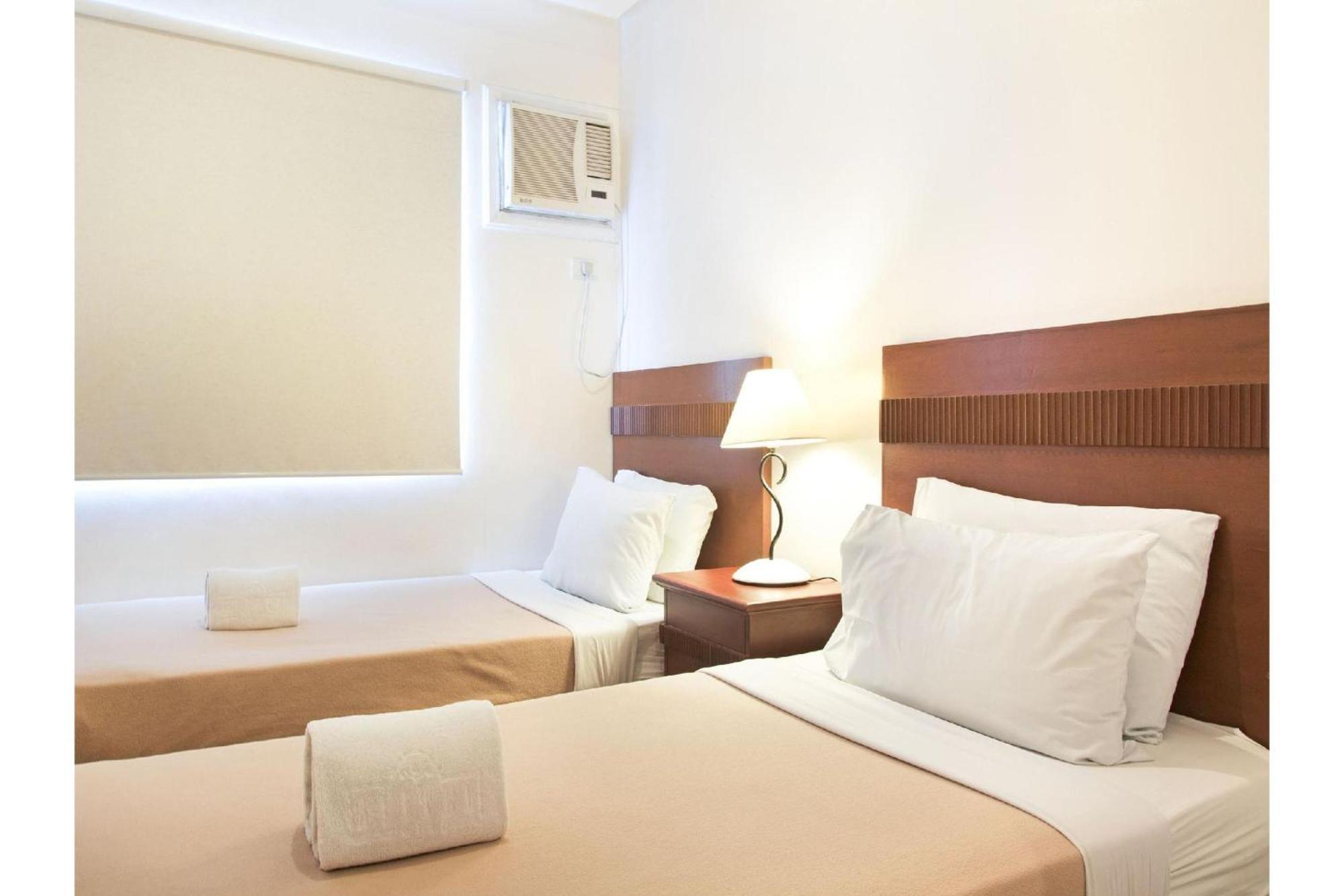 Townhouse Oak Avitel Hotel Near Osmena Highway, Pnr Pasay Station, Metro Manila Makati City ภายนอก รูปภาพ
