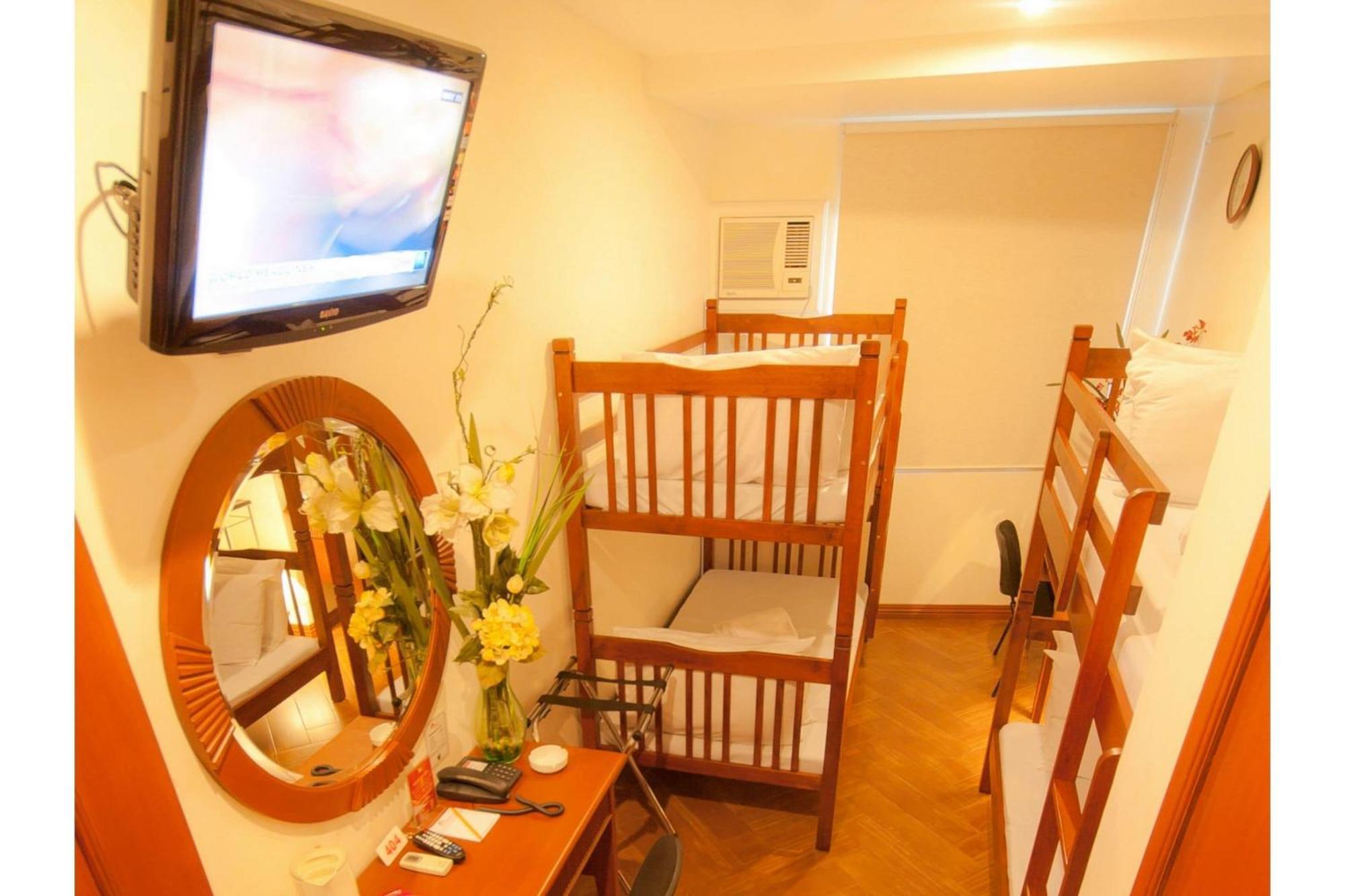 Townhouse Oak Avitel Hotel Near Osmena Highway, Pnr Pasay Station, Metro Manila Makati City ภายนอก รูปภาพ