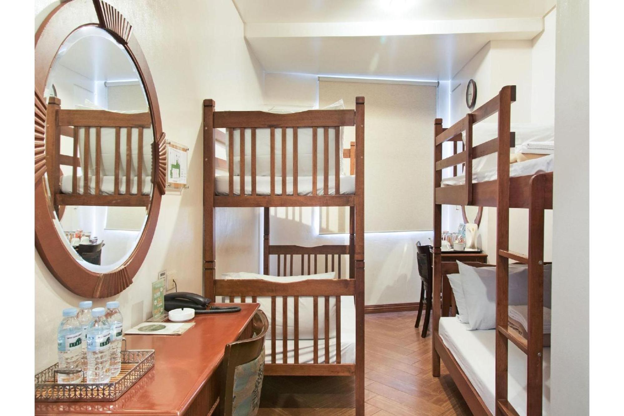 Townhouse Oak Avitel Hotel Near Osmena Highway, Pnr Pasay Station, Metro Manila Makati City ภายนอก รูปภาพ