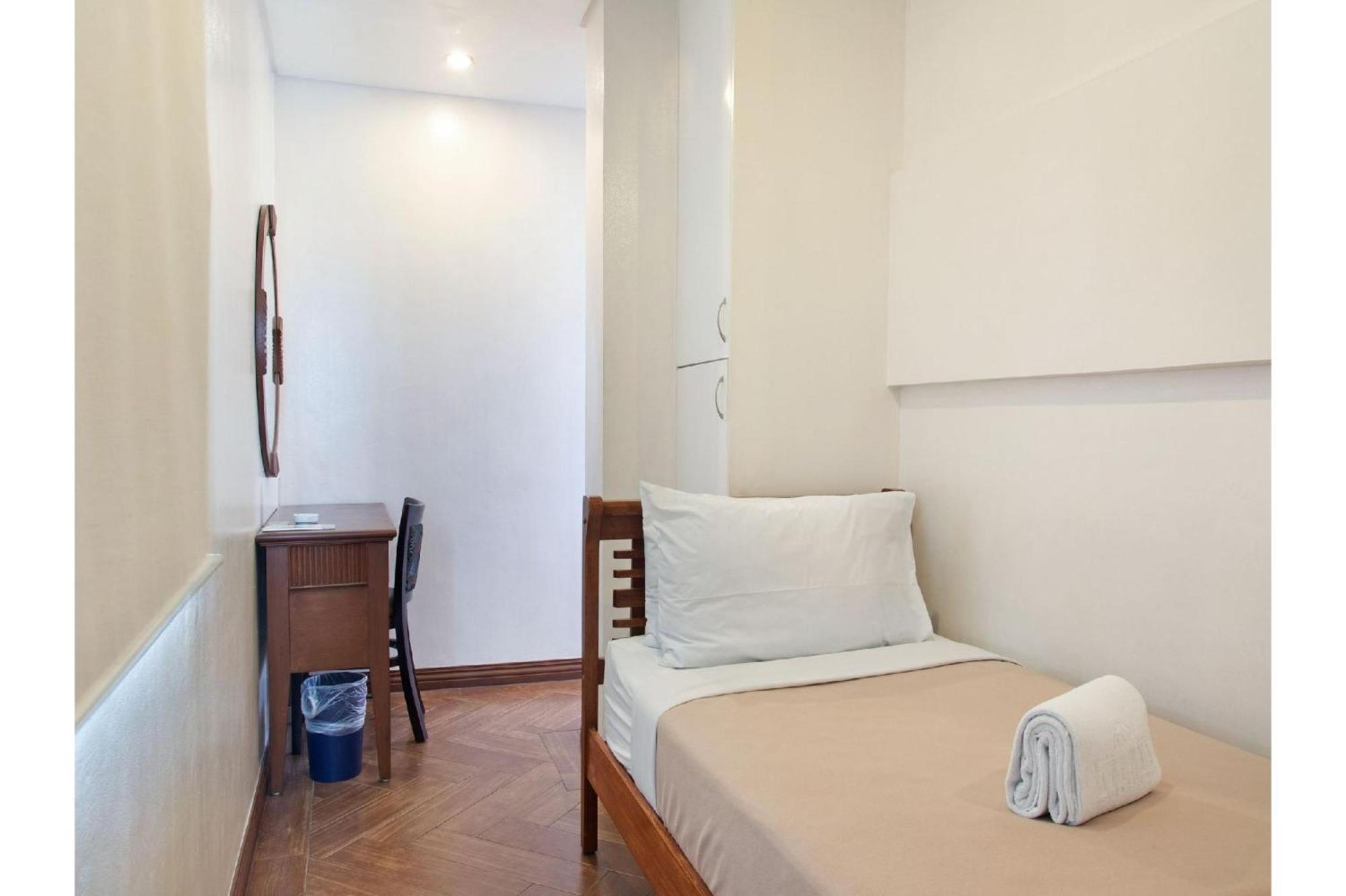 Townhouse Oak Avitel Hotel Near Osmena Highway, Pnr Pasay Station, Metro Manila Makati City ภายนอก รูปภาพ