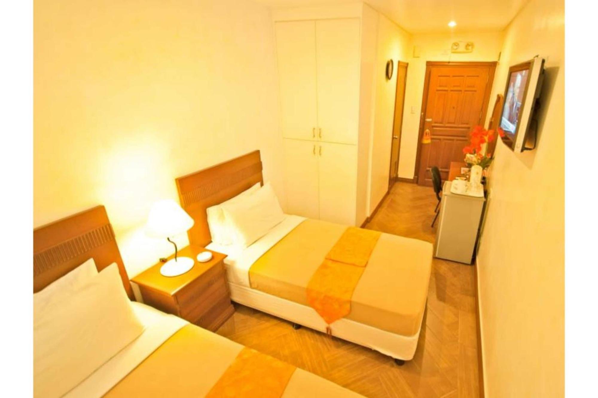 Townhouse Oak Avitel Hotel Near Osmena Highway, Pnr Pasay Station, Metro Manila Makati City ภายนอก รูปภาพ
