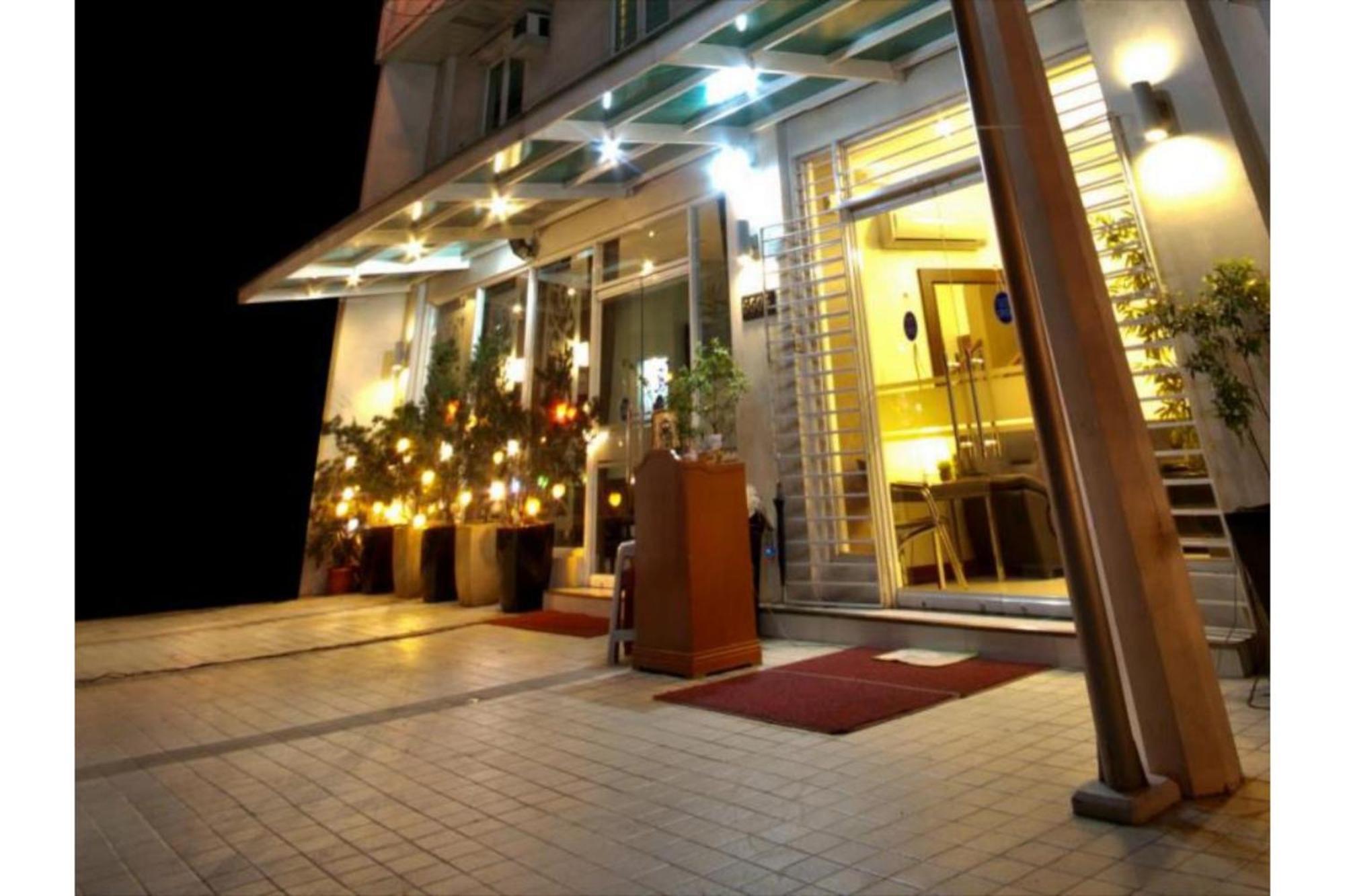 Townhouse Oak Avitel Hotel Near Osmena Highway, Pnr Pasay Station, Metro Manila Makati City ภายนอก รูปภาพ