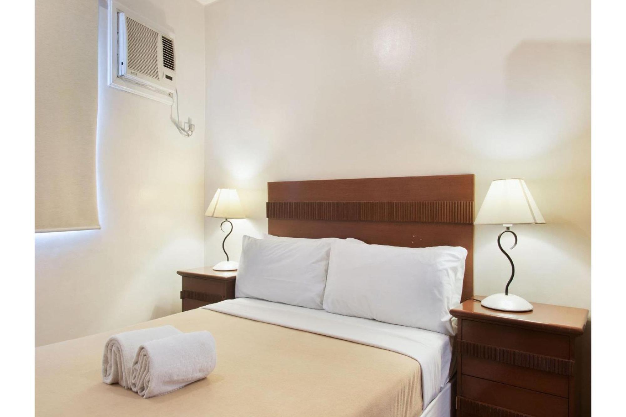 Townhouse Oak Avitel Hotel Near Osmena Highway, Pnr Pasay Station, Metro Manila Makati City ภายนอก รูปภาพ