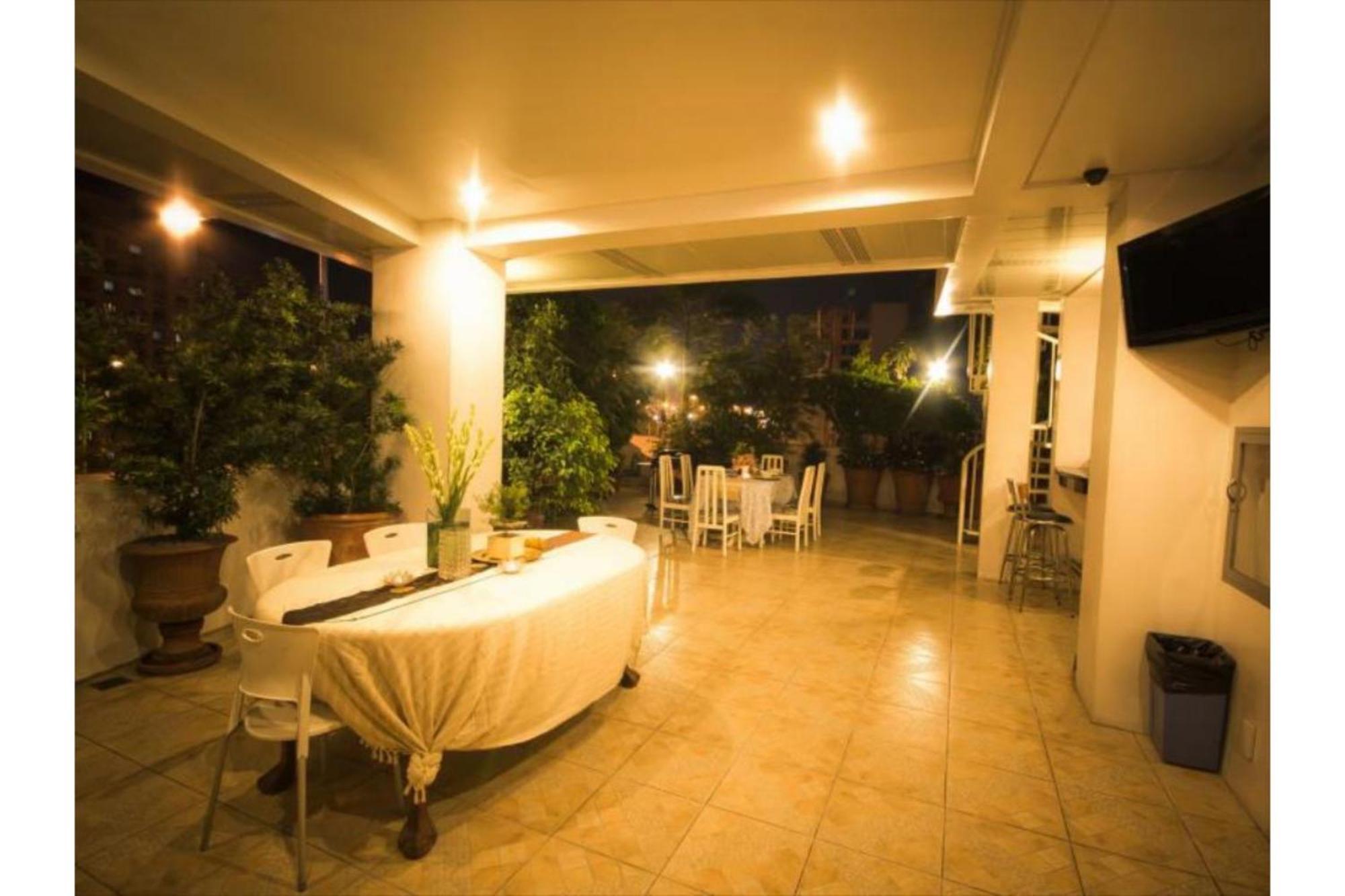 Townhouse Oak Avitel Hotel Near Osmena Highway, Pnr Pasay Station, Metro Manila Makati City ภายนอก รูปภาพ